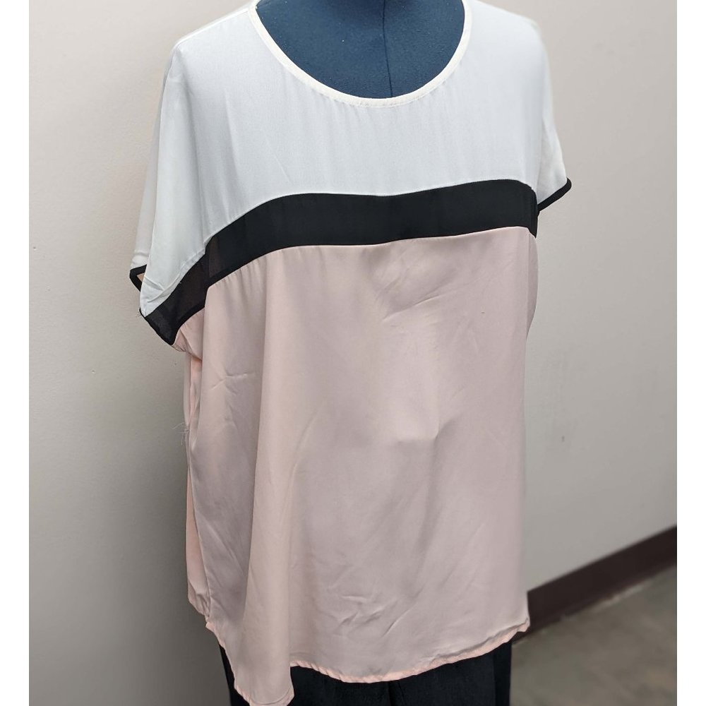 Colorblock Short Sleeved Top with Keyhole detail